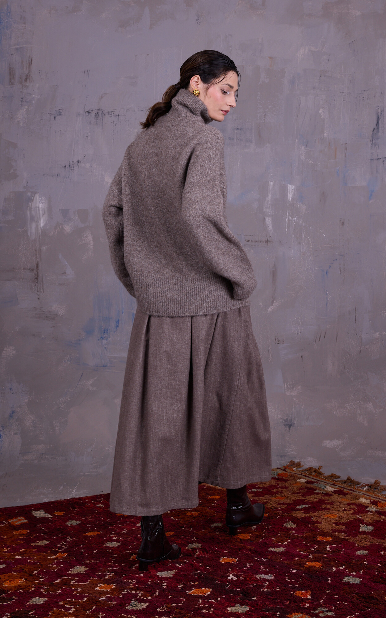 Taupe Sweater/trui image