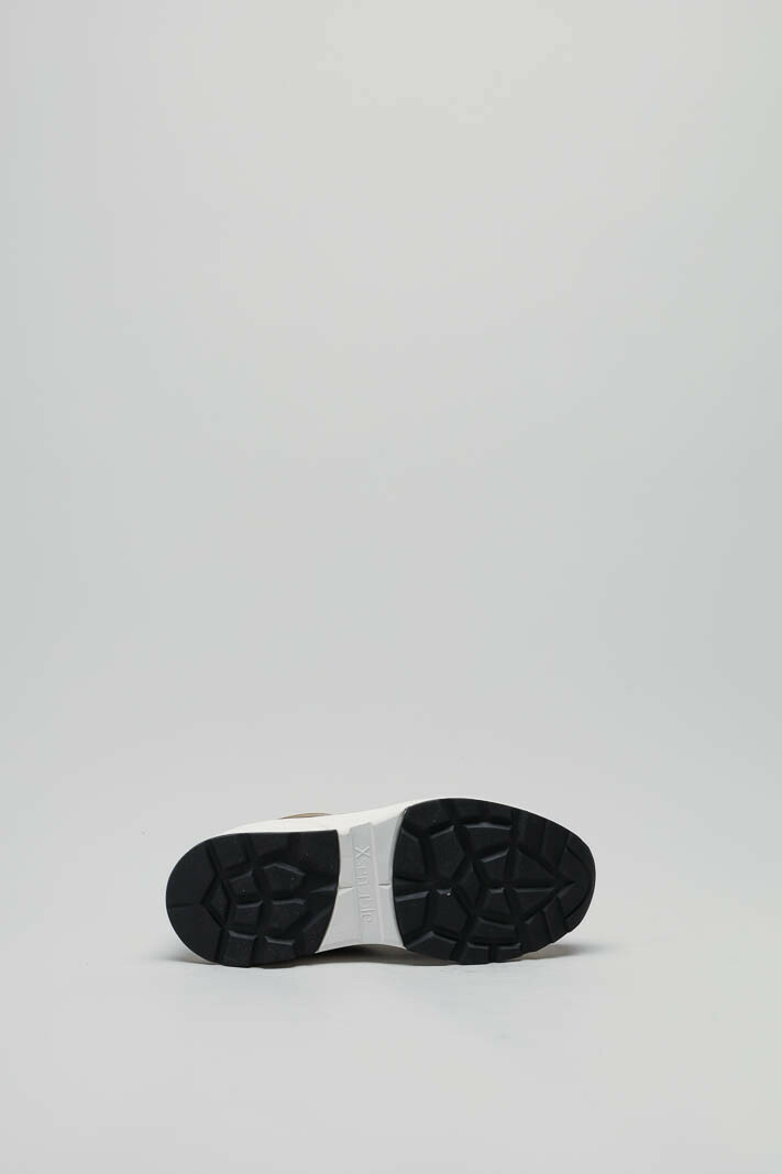 zoom in on Zwart Sneaker image Zwart Sneaker image