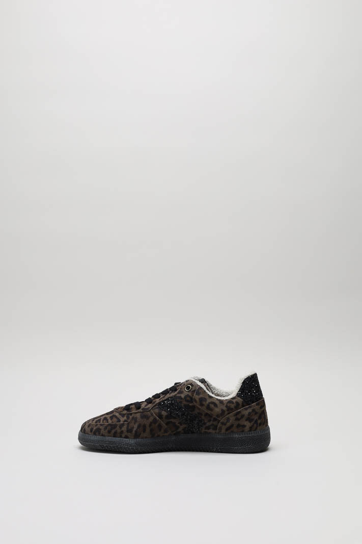 zoom in on Donkerbruin Sneaker image Donkerbruin Sneaker image