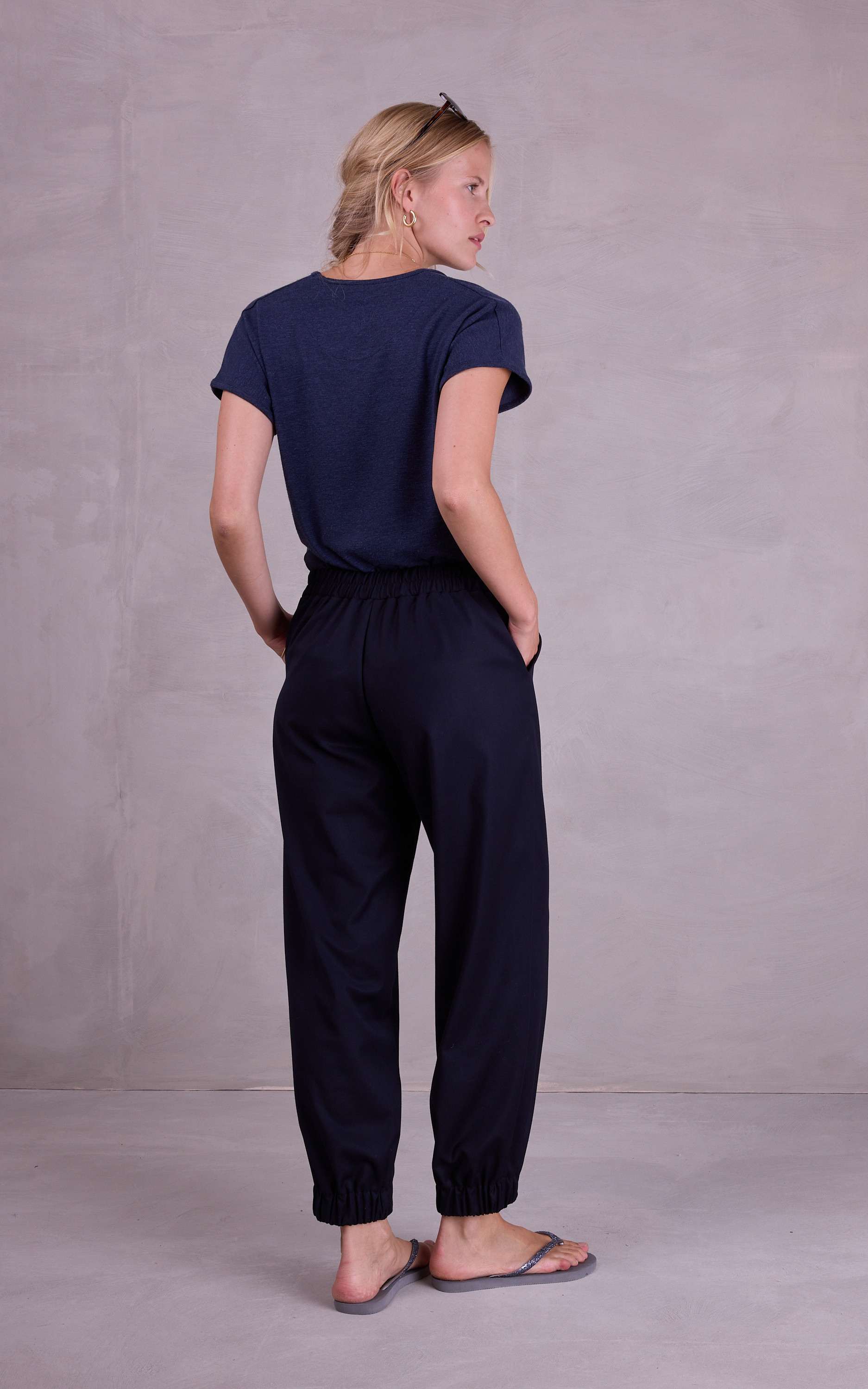 zoom in on Blauw Broek image Blauw Broek image
