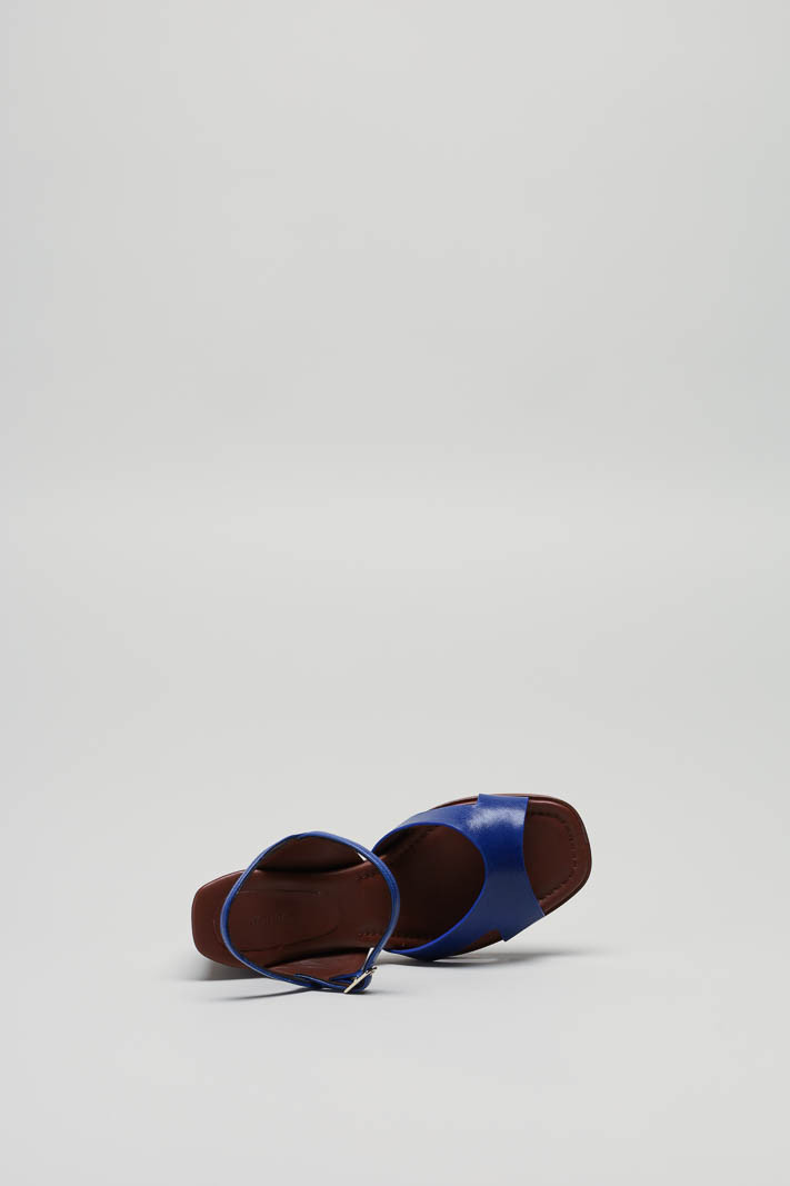 zoom in on Blauw Sandaal hak image Blauw Sandaal hak image
