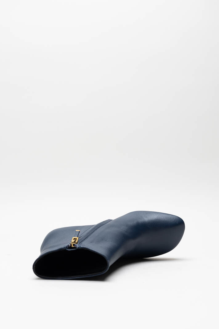 zoom in on Donkerblauw Enkellaars hak image Donkerblauw Enkellaars hak image