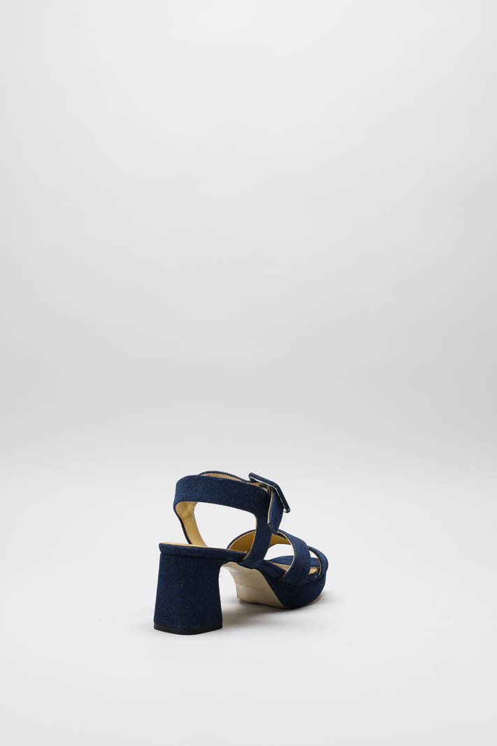 zoom in on Blauw Sandaal hak image Blauw Sandaal hak image