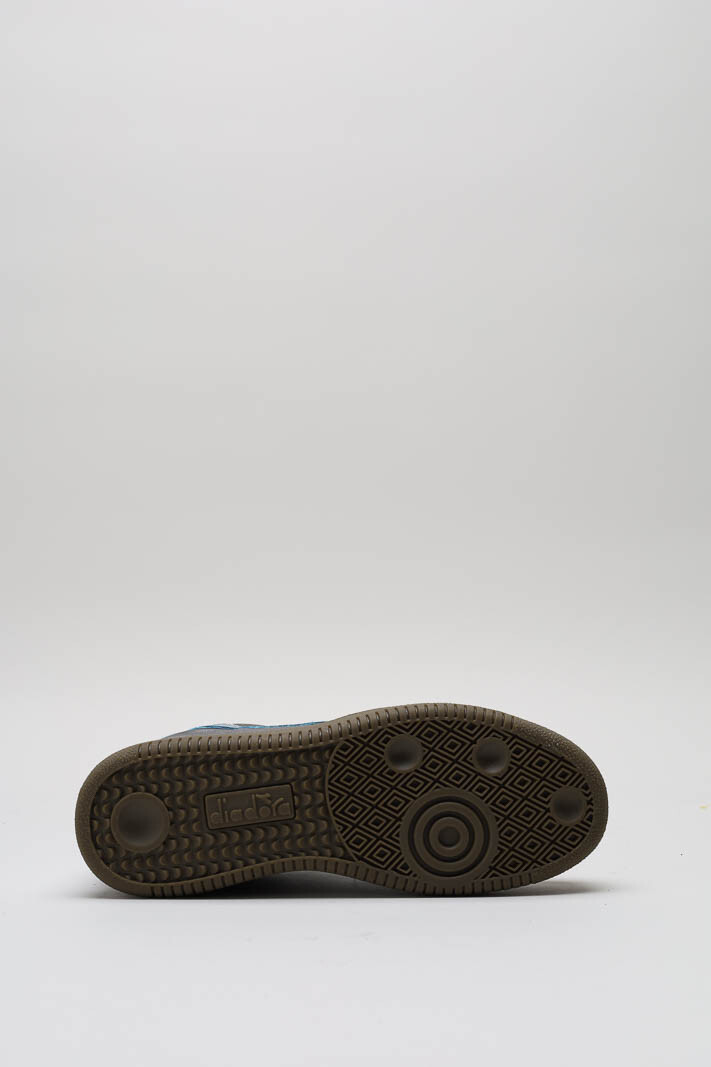 zoom in on Platina Sneaker image Platina Sneaker image
