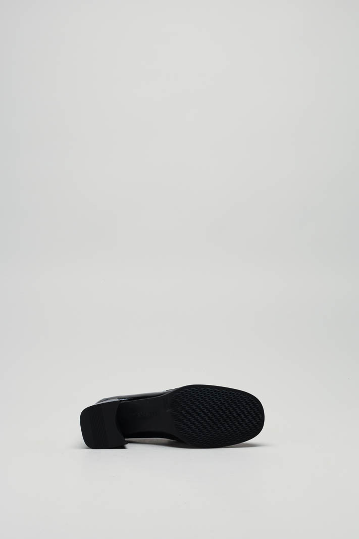 zoom in on Zwart Mocassin hak image Zwart Mocassin hak image