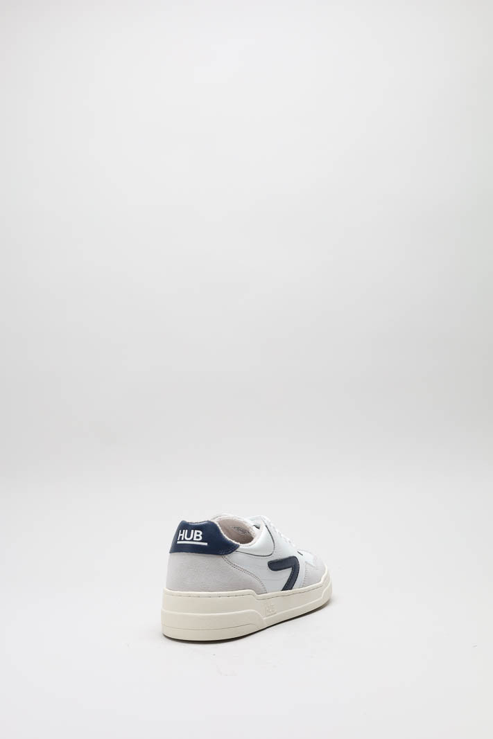 zoom in on Wit Sneaker image Wit Sneaker image