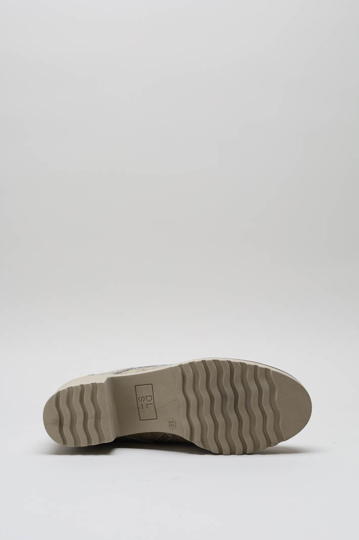 zoom in on Beige Enkellaars hak image Beige Enkellaars hak image
