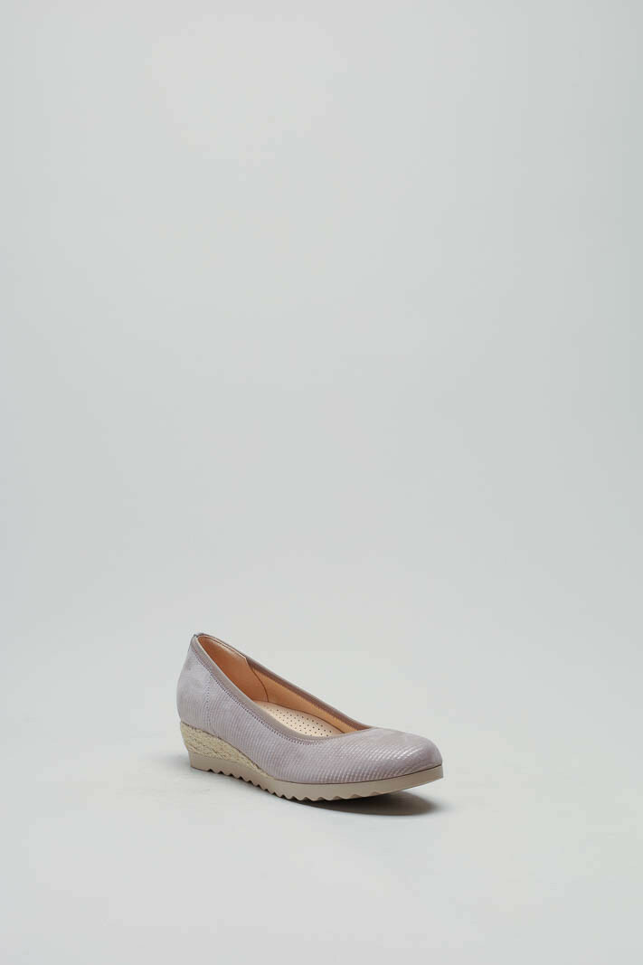 zoom in on Taupe Pump sleehak image Taupe Pump sleehak image