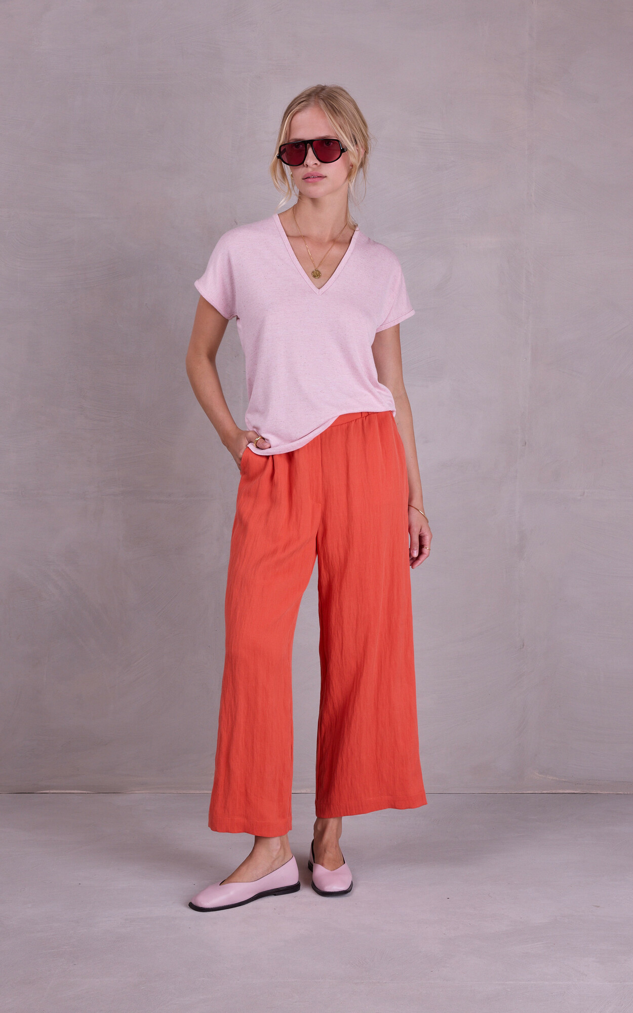zoom in on Oranje Broek image Oranje Broek image