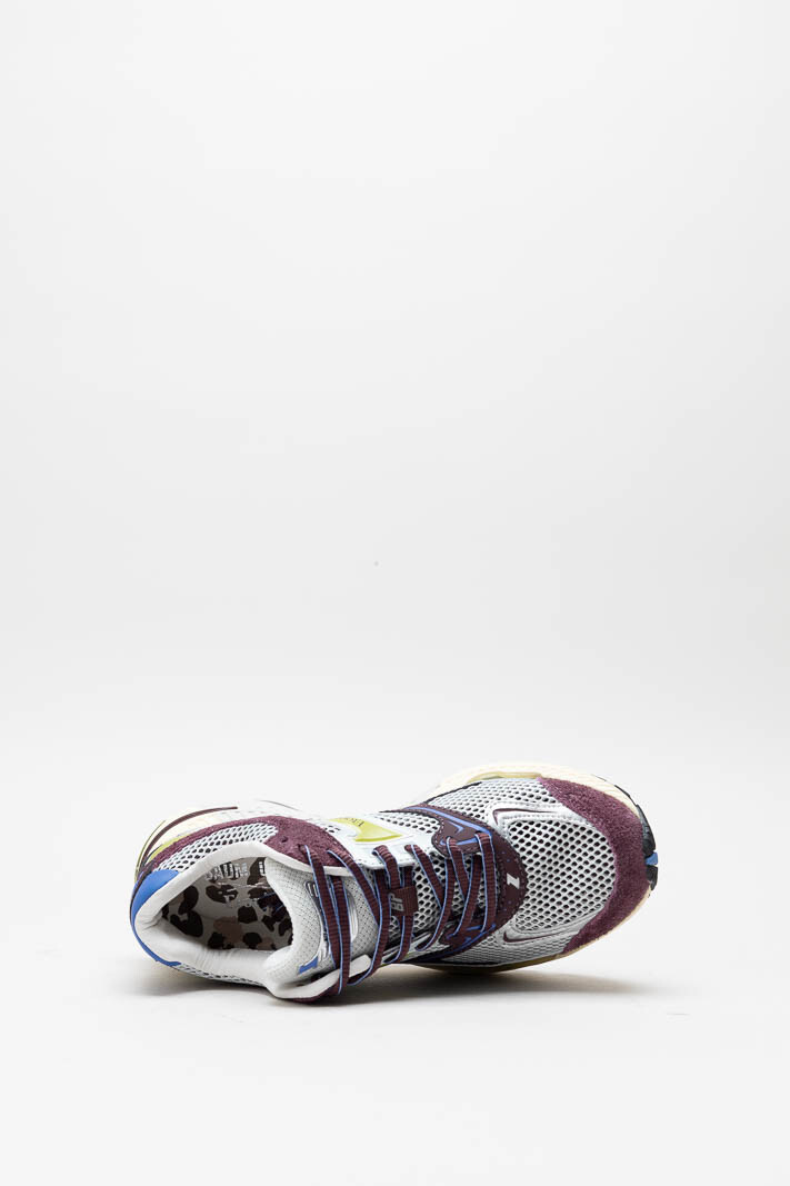 Bordeaux Sneaker image