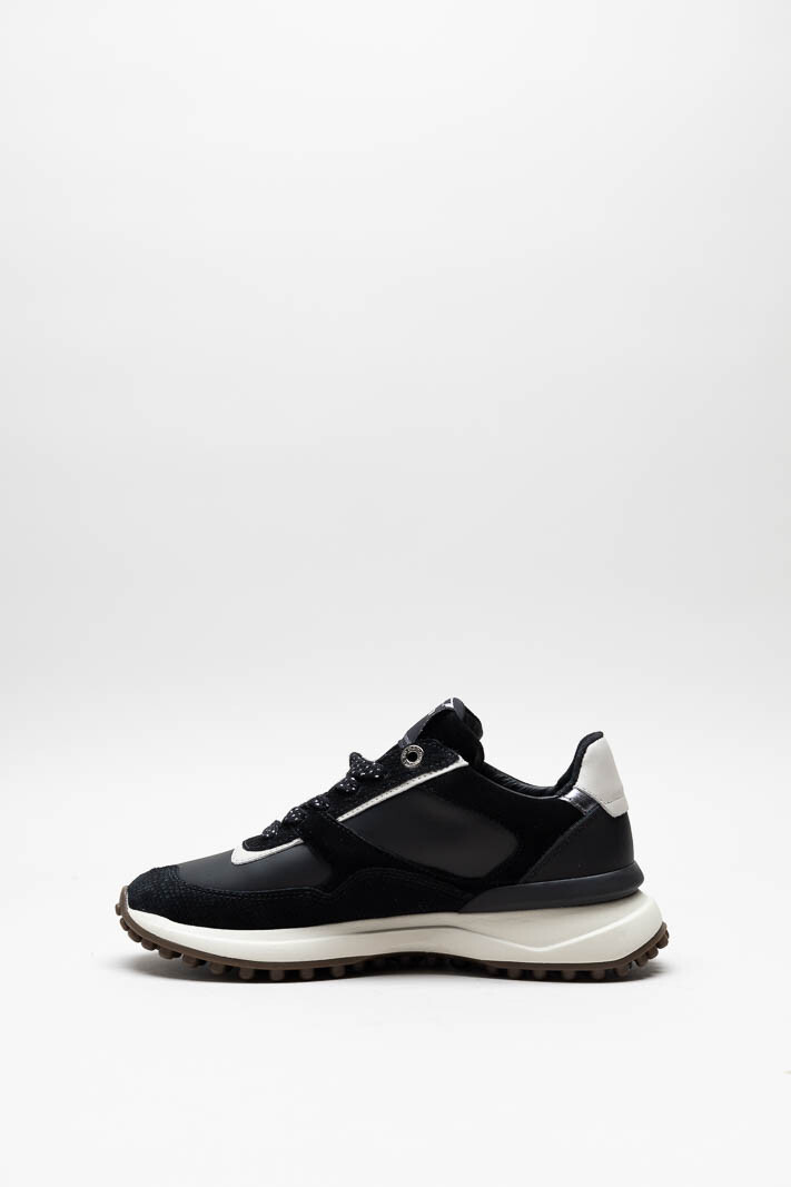 zoom in on Zwart Sneaker image Zwart Sneaker image