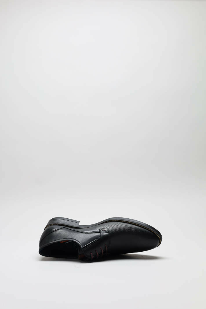 zoom in on Zwart Veterschoen image Zwart Veterschoen image