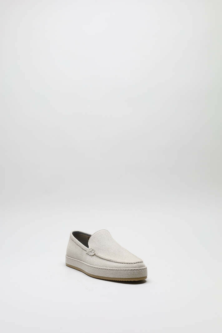 zoom in on Lichtbeige Mocassin image Lichtbeige Mocassin image