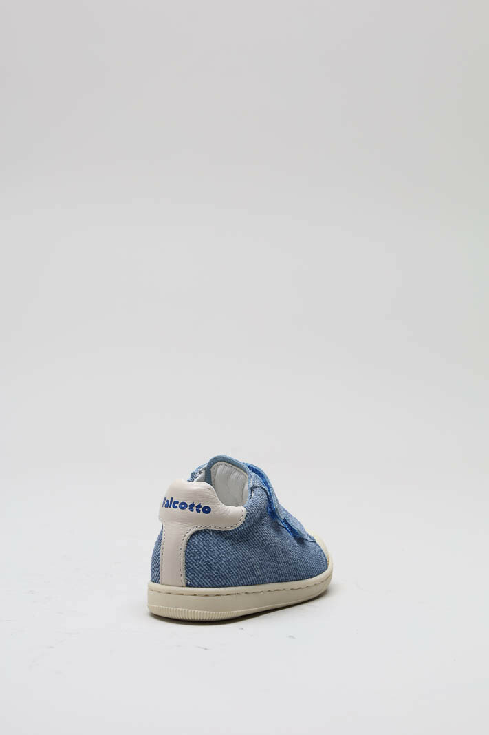 zoom in on Blauw Velcro schoen image Blauw Velcro schoen image