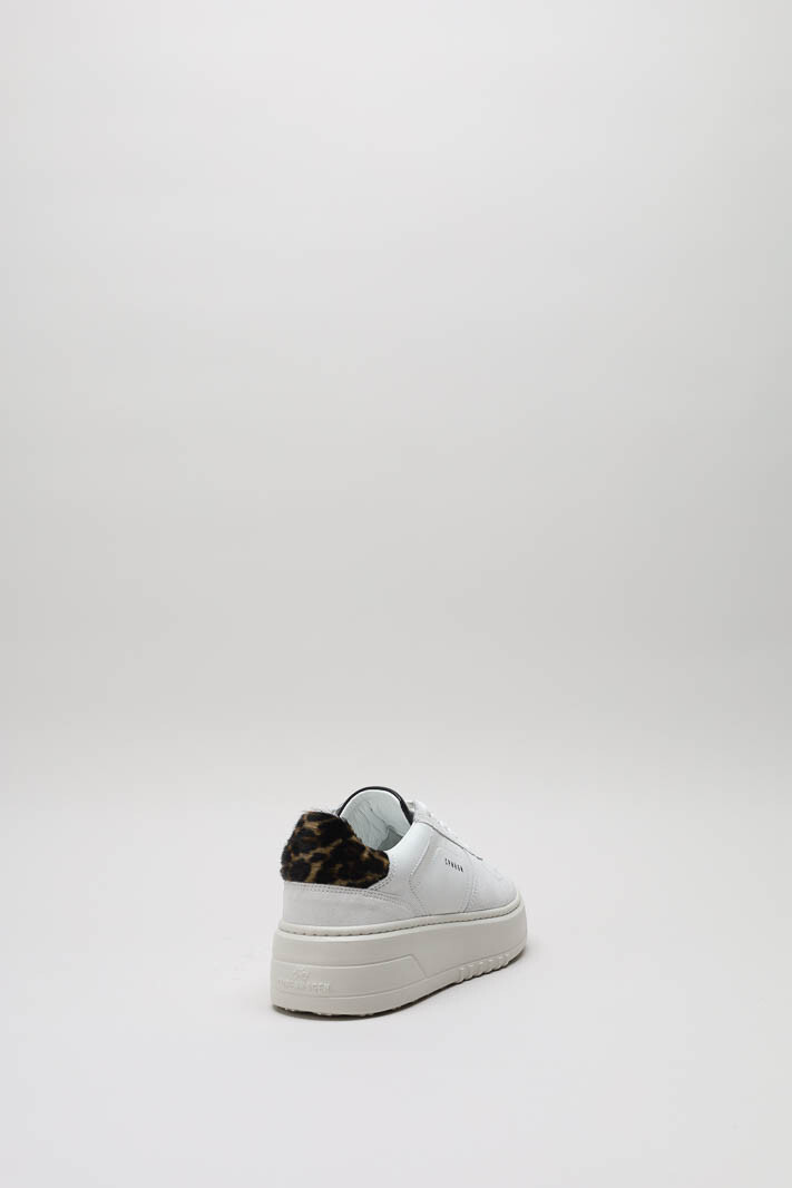zoom in on Wit Sneaker image Wit Sneaker image