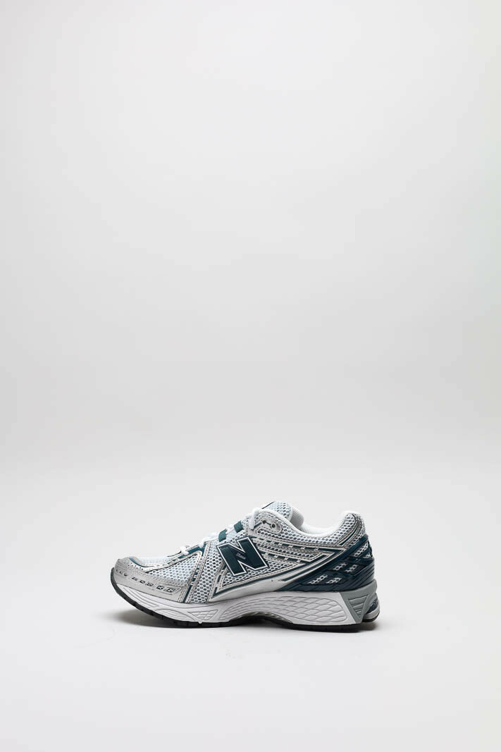 zoom in on Groen Sneaker image Groen Sneaker image