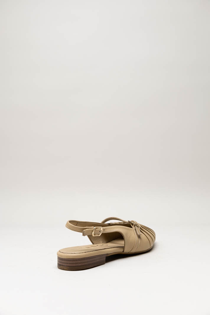 Donkerbeige Ballerina image