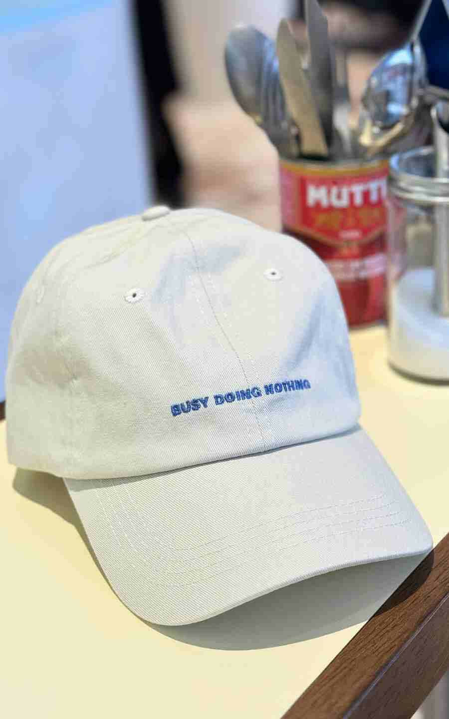 zoom in on Beige Hoed/pet/muts image Beige Hoed/pet/muts image