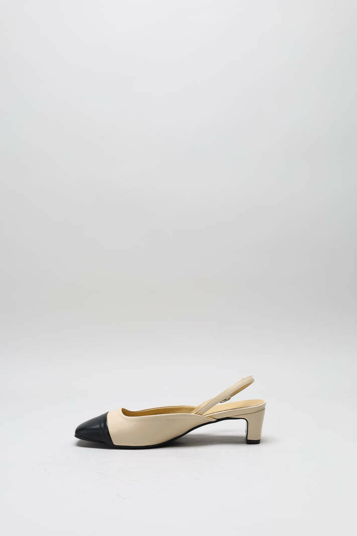 zoom in on Nude Pump image Nude Pump image