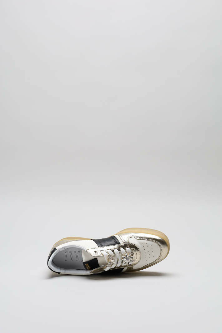 zoom in on Goud Sneaker image Goud Sneaker image