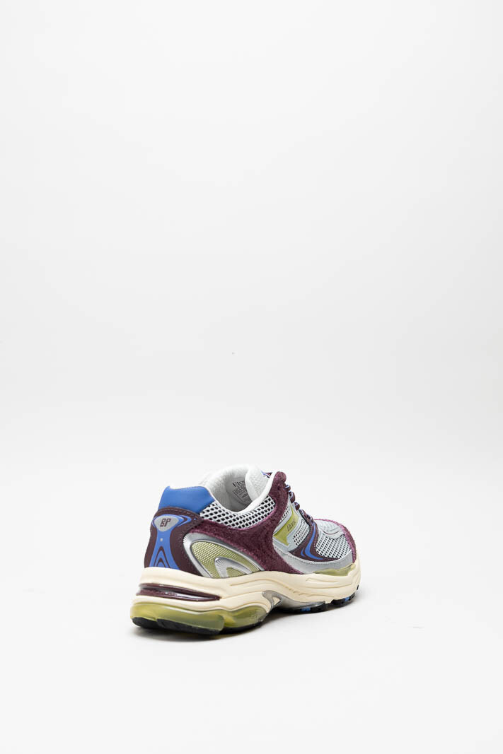 Bordeaux Sneaker image