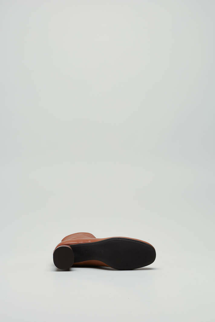 zoom in on Cognac Enkellaars hak image Cognac Enkellaars hak image