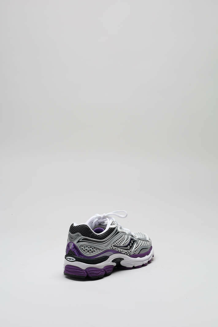 zoom in on Paars Sneaker image Paars Sneaker image