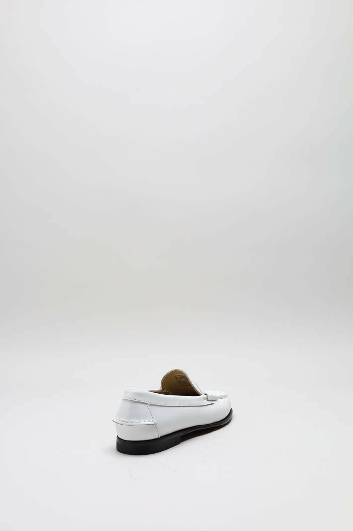 zoom in on Wit Mocassin image Wit Mocassin image