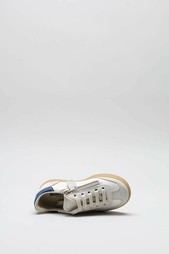 zoom in on Oranje Sneaker image Oranje Sneaker image
