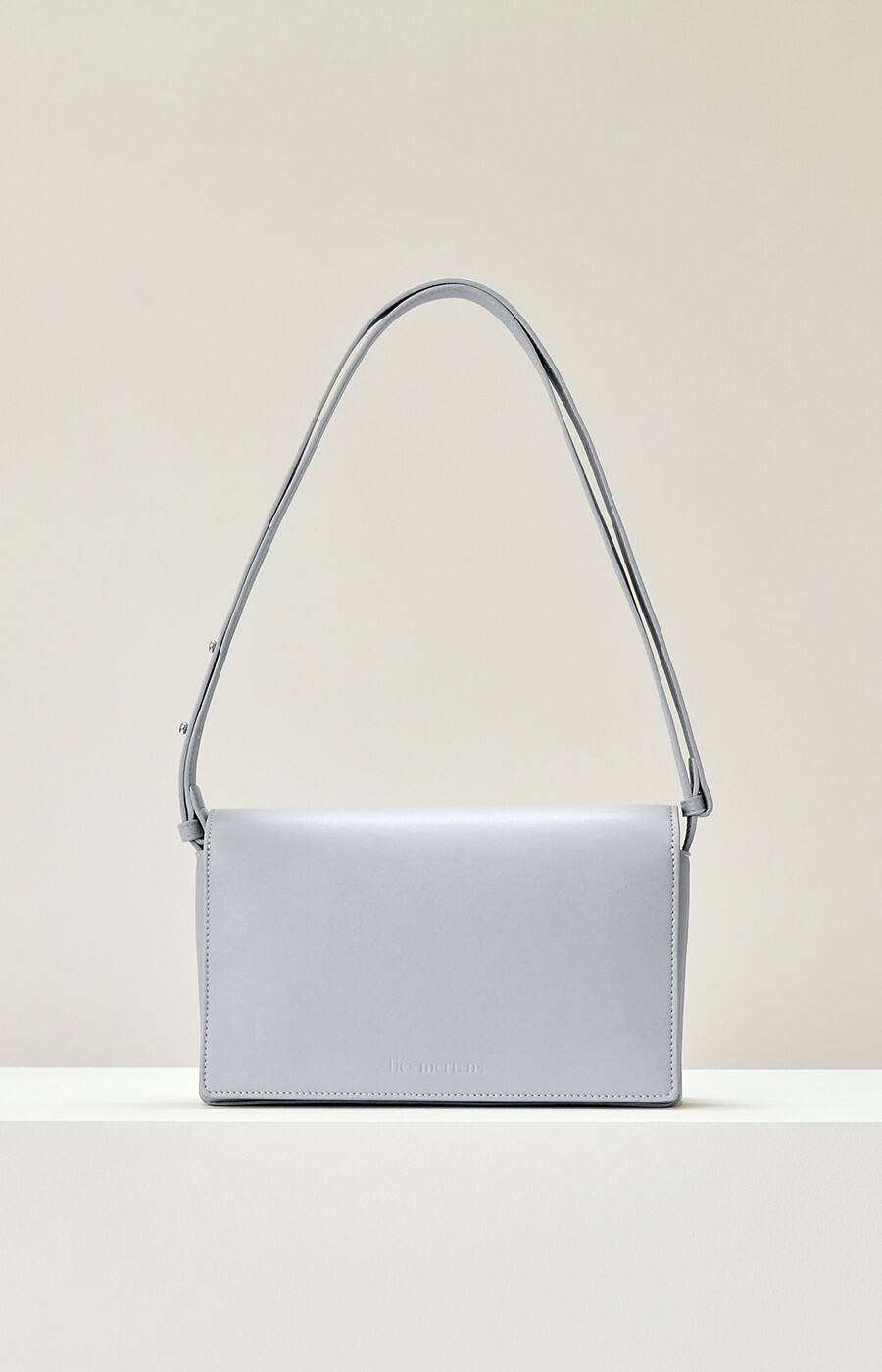 zoom in on Lichtblauw Cross body image Lichtblauw Cross body image