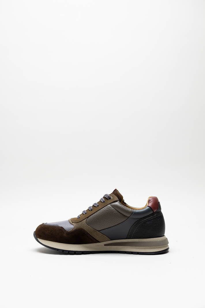 zoom in on Bruin Sneaker image Bruin Sneaker image