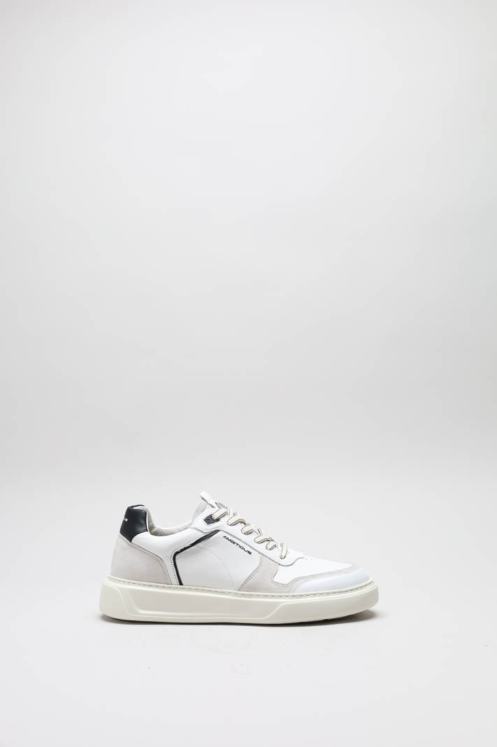 zoom in on Wit Sneaker image Wit Sneaker image