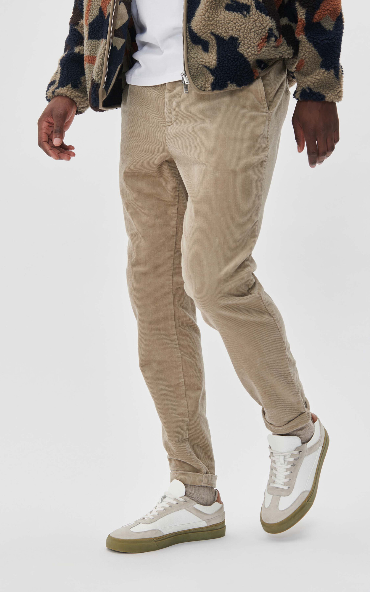 zoom in on Greige Broek image Greige Broek image