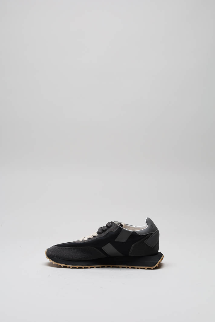 zoom in on Zwart Sneaker image Zwart Sneaker image
